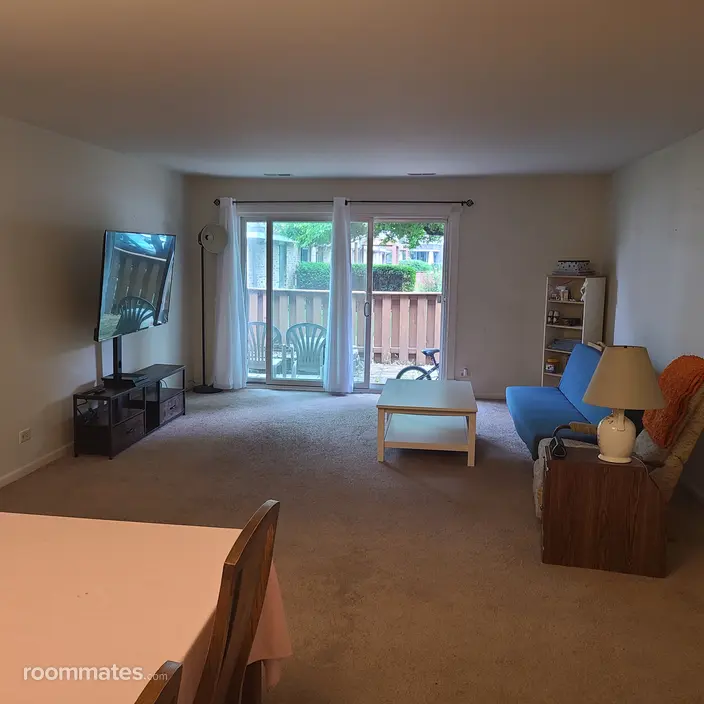 Room for rent in Rolling Meadows, IL $850, condo
