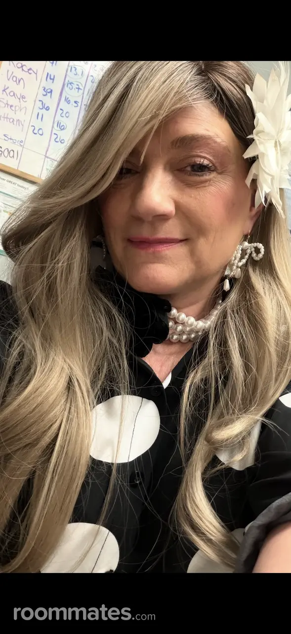 Profile photo 4 of 4