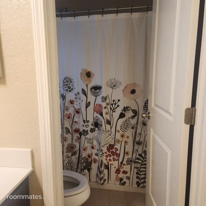 Room for rent in Lathrop, CA $2000, house