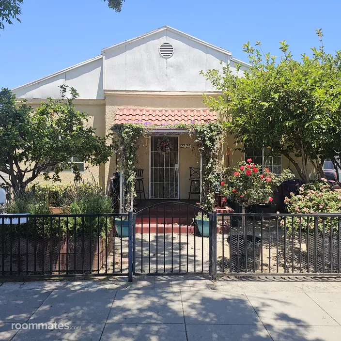 Room for rent in Long Beach, CA $1300, house