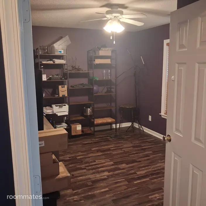 Room for rent in Greensboro, NC $800, house