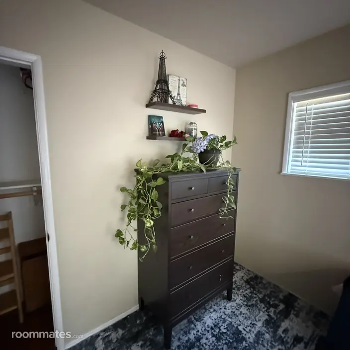 Room for rent in West Covina, CA $1000, house
