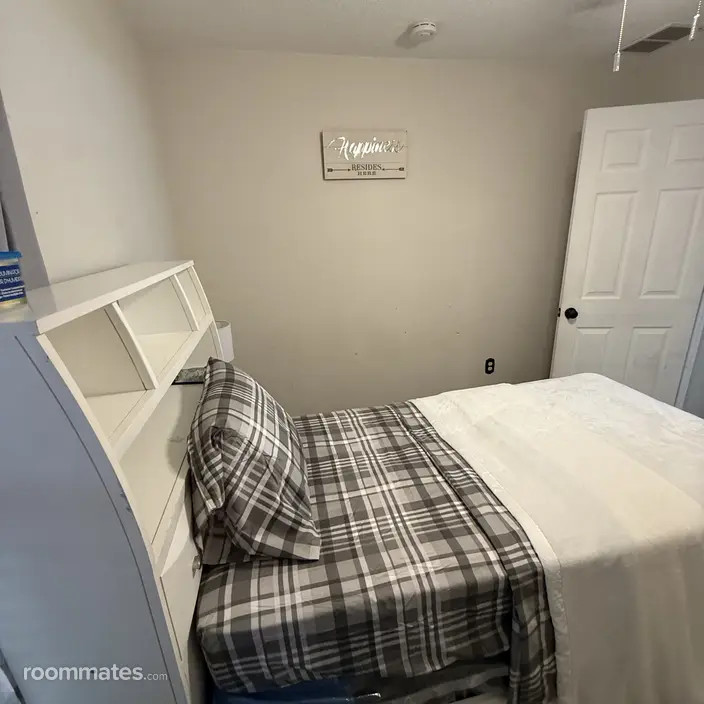 Room for rent in Tampa, FL $700, house