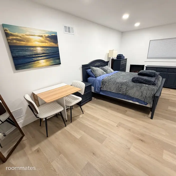 Room for rent in Long Beach, CA $2000, house