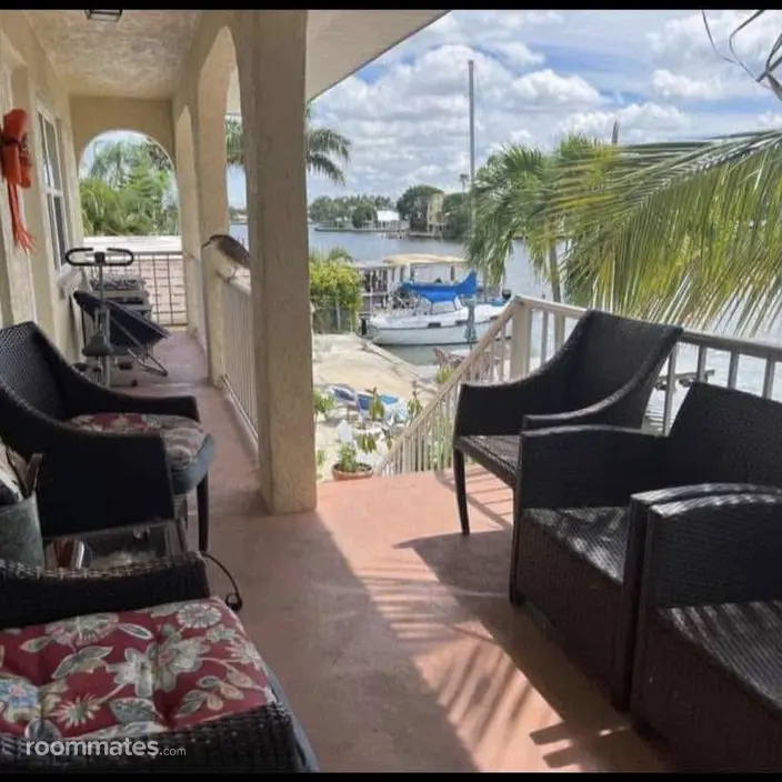 Room for rent in Redington Shores, FL $1300, townhouse
