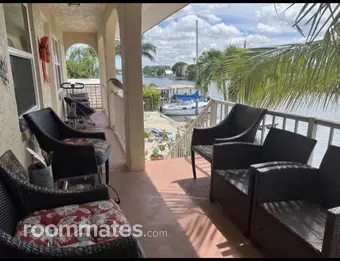 Room for rent in Redington Shores, FL $1300, townhouse