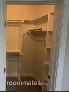 Room for rent in St. Petersburg, FL $970, house