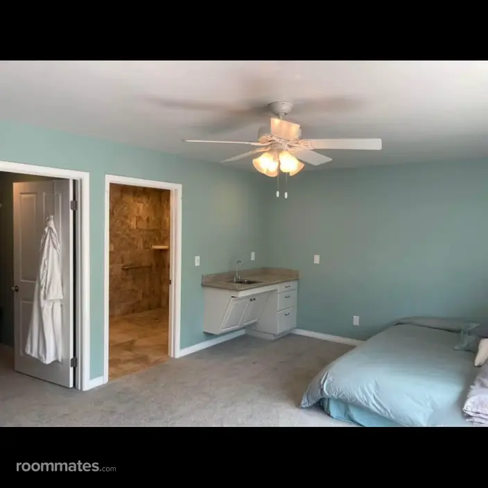 Room for rent in North Tustin, CA $1500, house