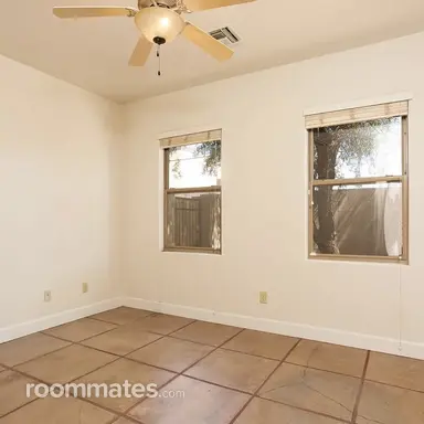 Room for rent in Tucson, AZ $668, house