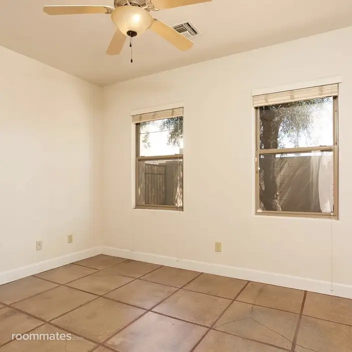 Room for rent in Tucson, AZ $668, house