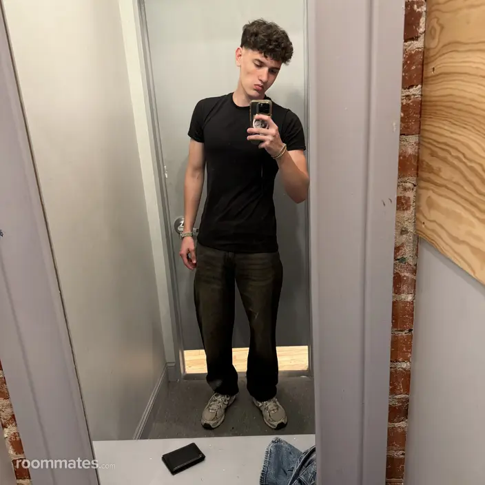 Roommate looking Daly City, CA, $1500