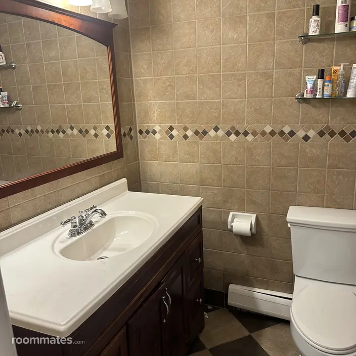 Room for rent in Bloomfield, CT $1000, house