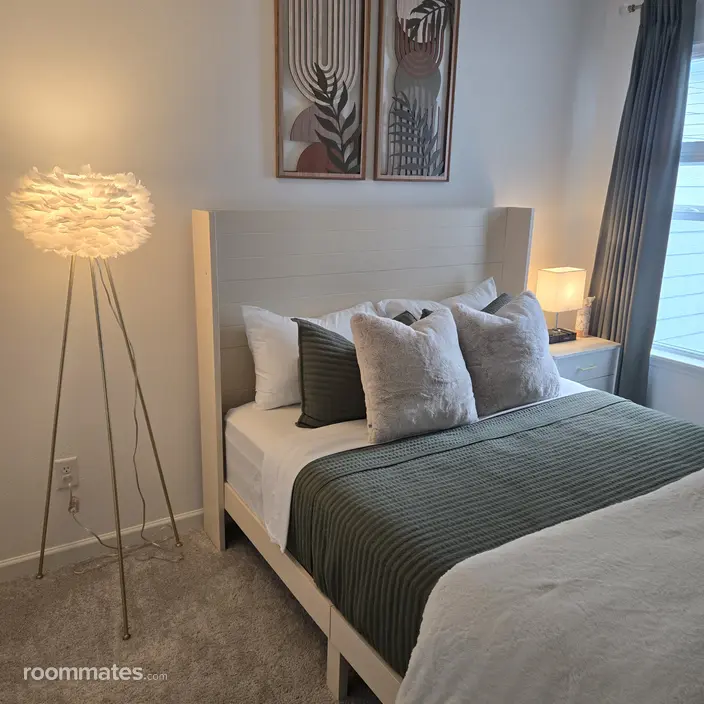 Room for rent in Jacksonville, FL $1300, house