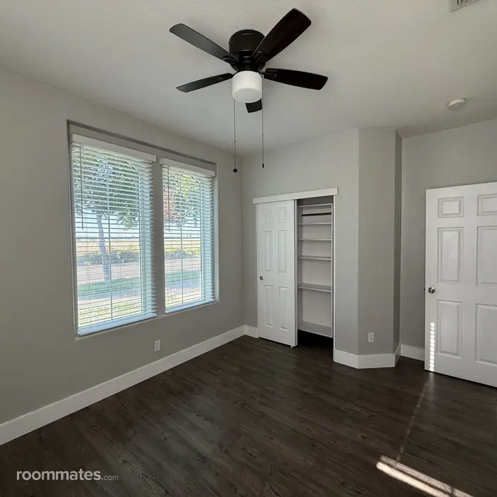 Room for rent in Sacramento CA $1050, house