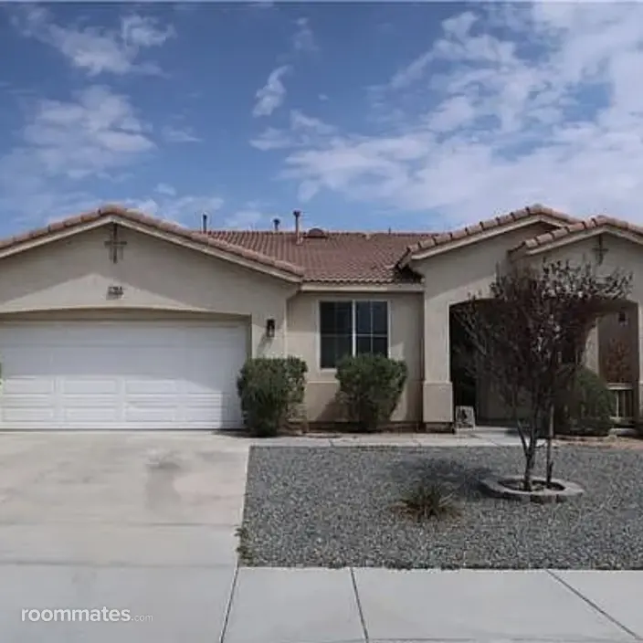 Room for rent in Victorville, CA $1000, house