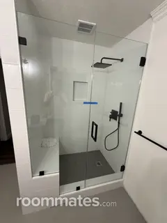 Room for rent in Long Beach, CA $1000, house