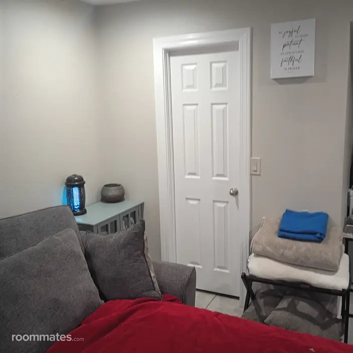 Room for rent in Phoenix, AZ $900, condo
