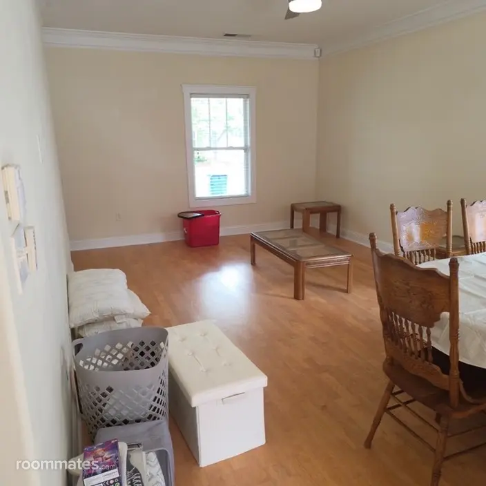 Room for rent in Athens, GA $745, house