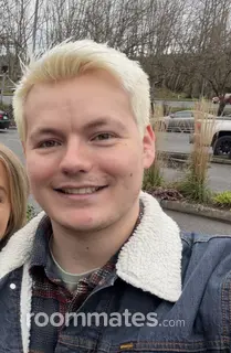 Roommate looking Puyallup, WA, $2000