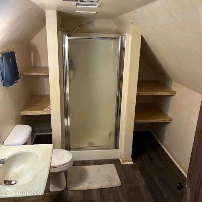 Room for rent in Columbia City, IN $725, house