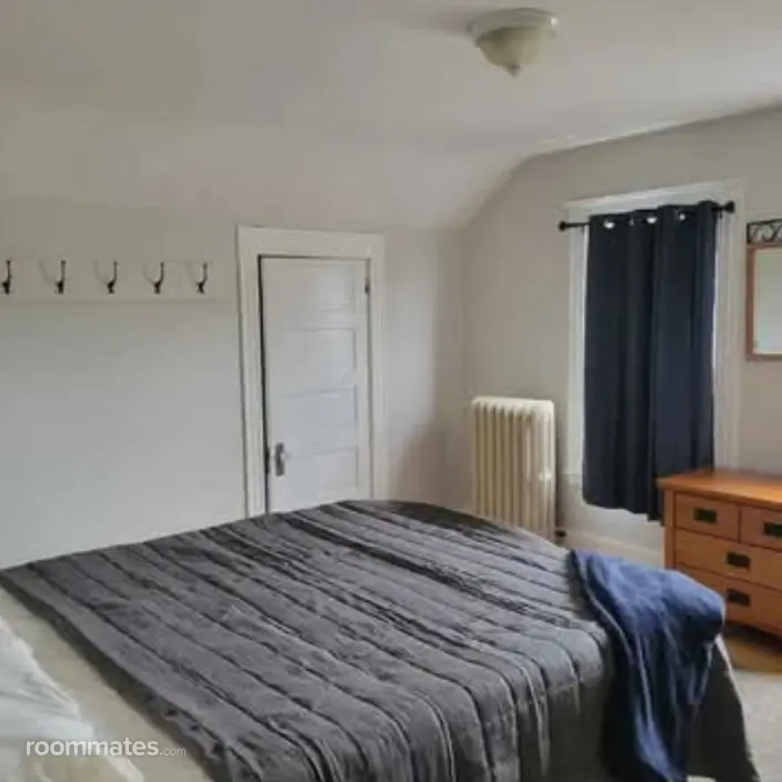 Room for rent in Portland, ME $1000, house