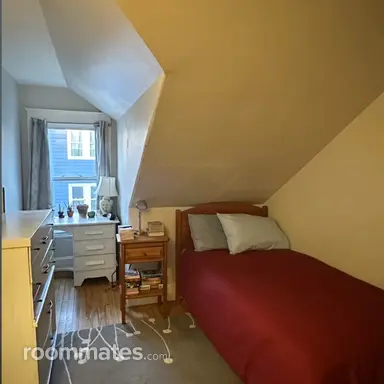 Room for rent in Portland, ME $700, house