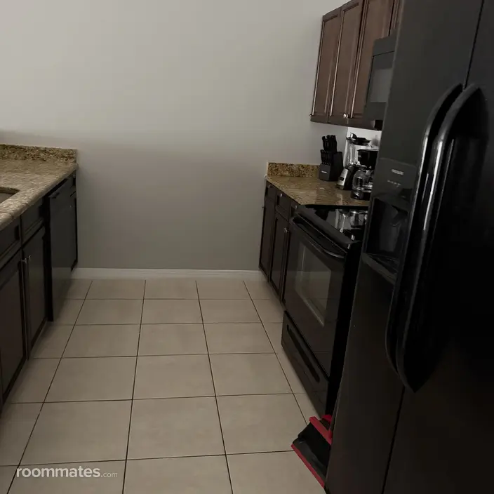 Room for rent in Cape Coral, FL $700, house