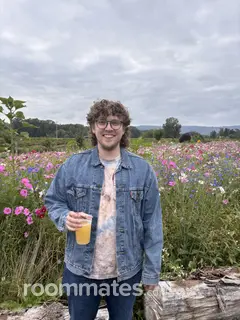 Roommate looking Portland, OR, $1000