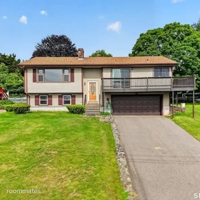 Room for rent in Groton, CT $1000, house