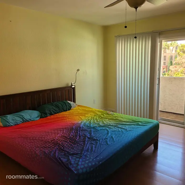 Room for rent in La Jolla, CA $1700, condo
