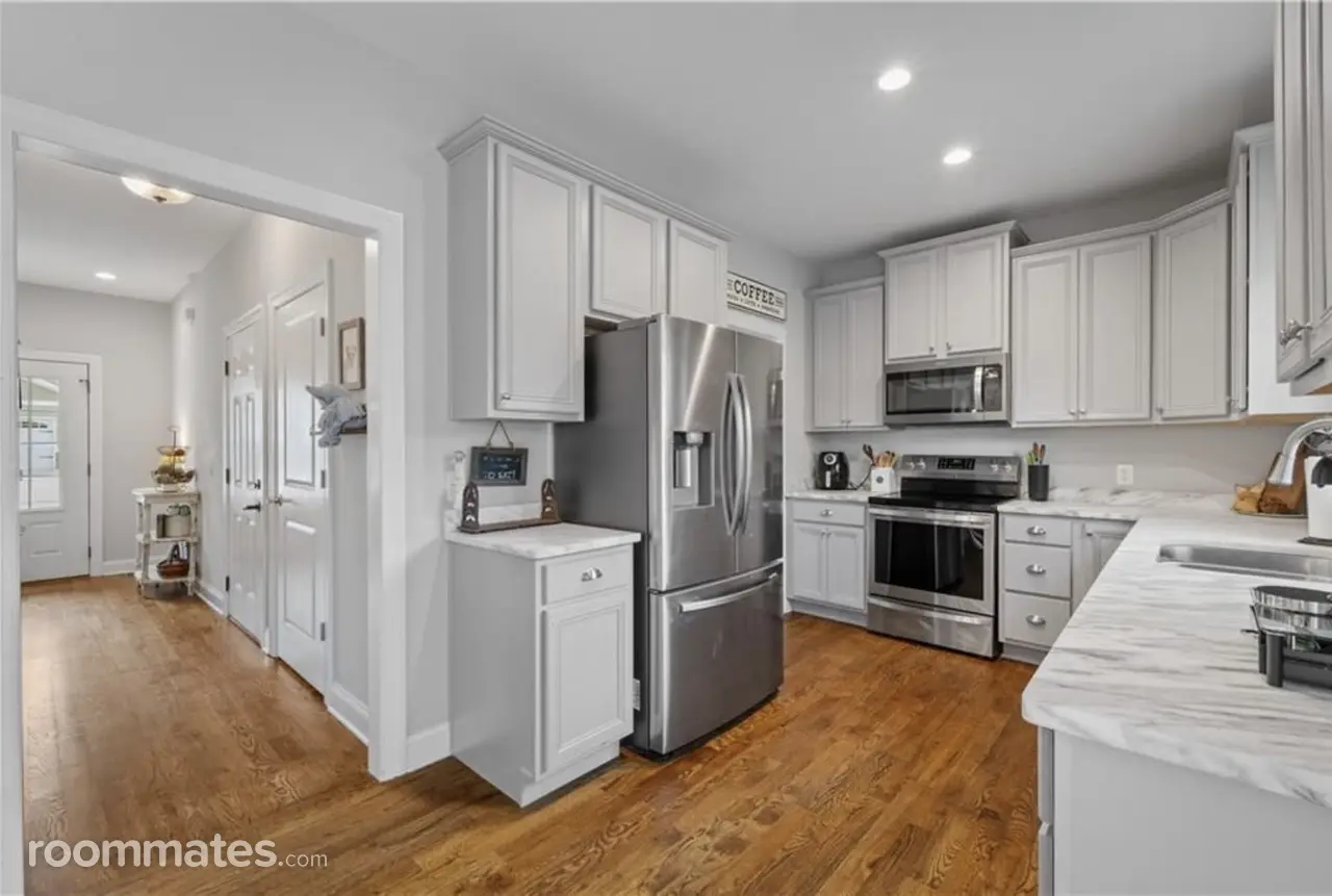 Profile photo 7 of 10