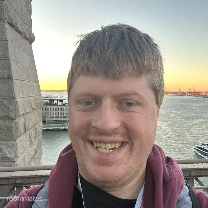 Roommate looking Overland Park, KS, $1200
