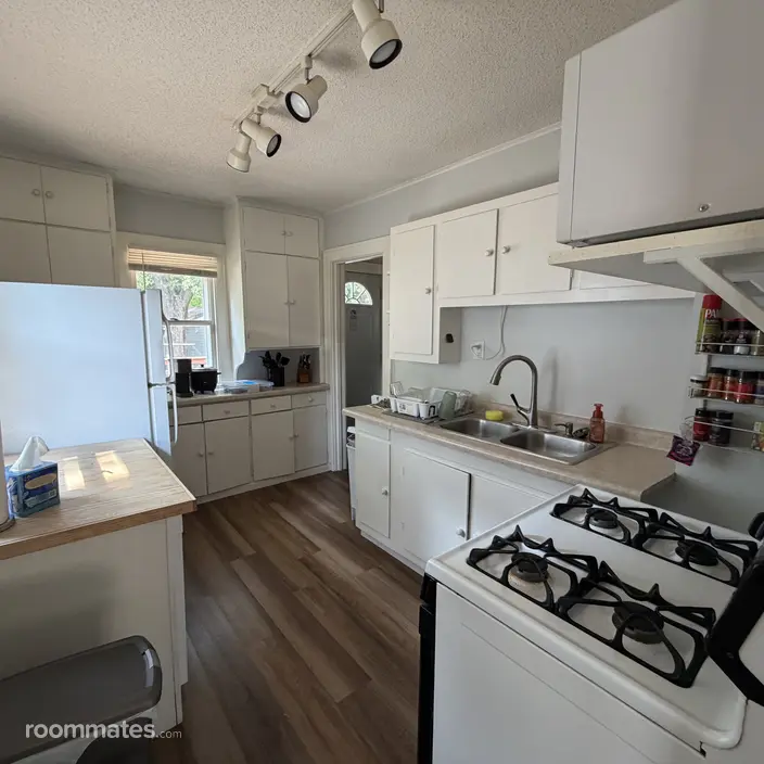 Room for rent in Minneapolis, MN $562, house