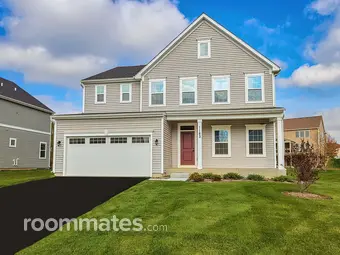 Room for rent in Akron, OH $1000, house