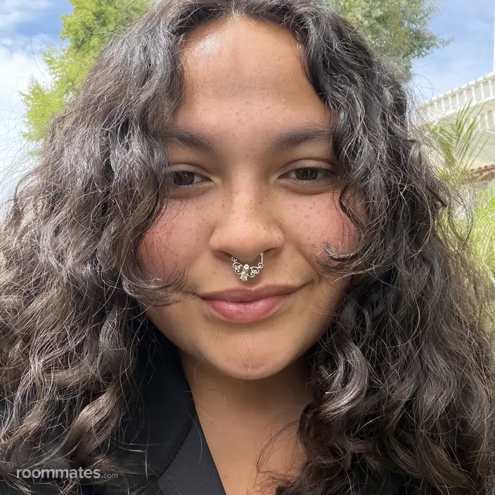 Roommate looking Santa Clarita, CA, $1300