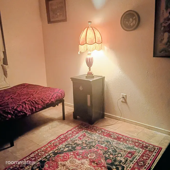 Room for rent in Bakersfield, CA $850, house