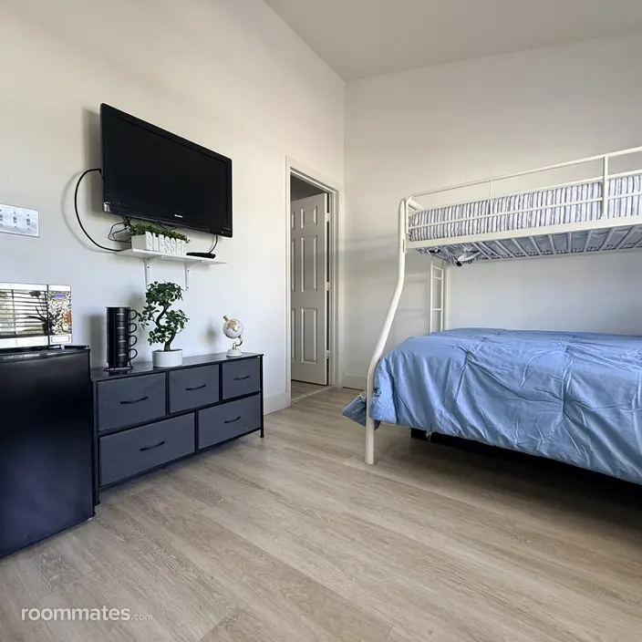 Room for rent in Kissimmee, FL $800, house