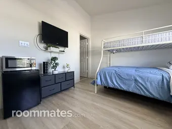 Room for rent in Kissimmee, FL $1000, house