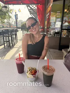 Roommate looking San Diego CA, $1000