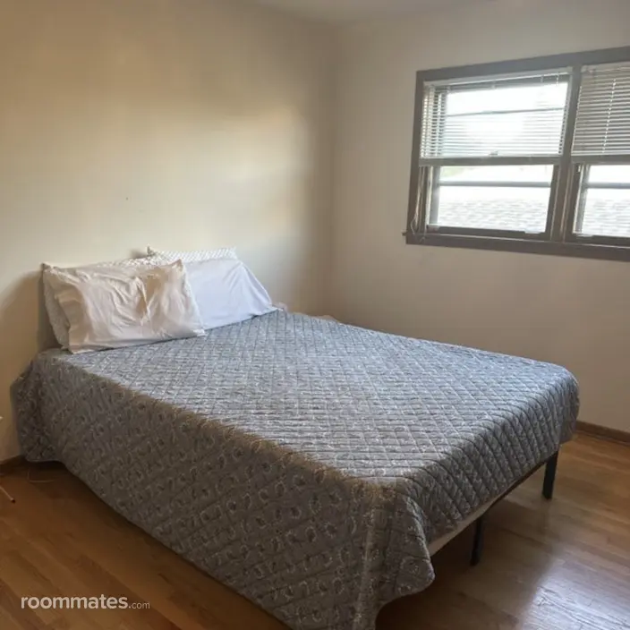 Room for rent in Chicago, IL $900, townhouse
