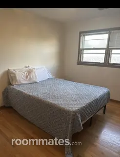 Room for rent in Chicago, IL $900, townhouse