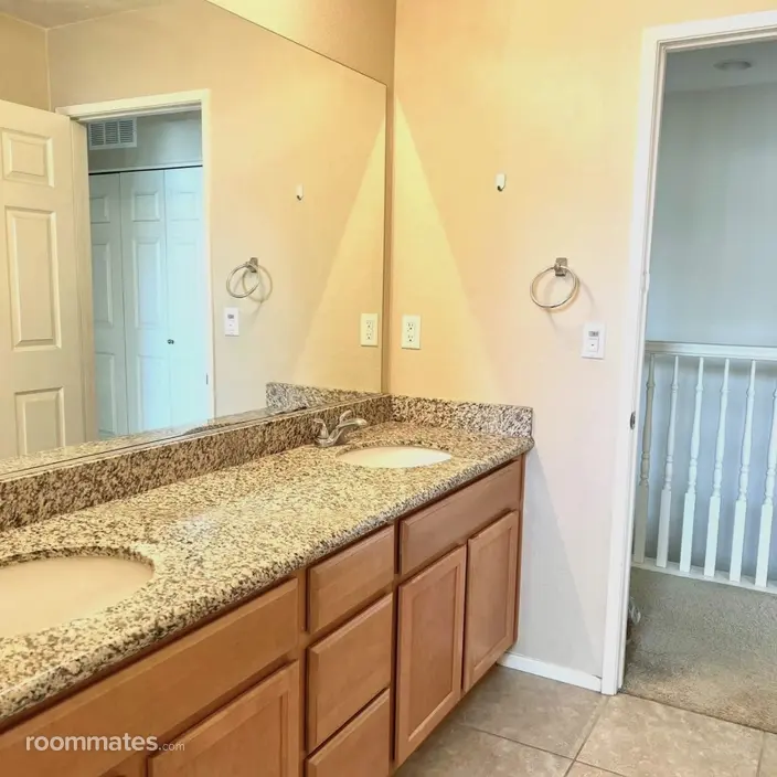 Room for rent in Northridge, CA $1100, house