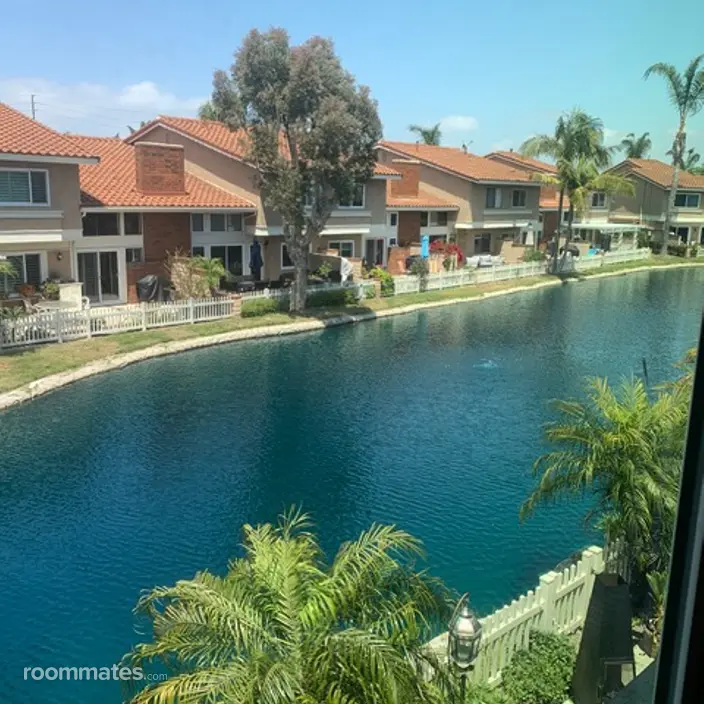 Room for rent in Huntington Beach, CA $1900, house