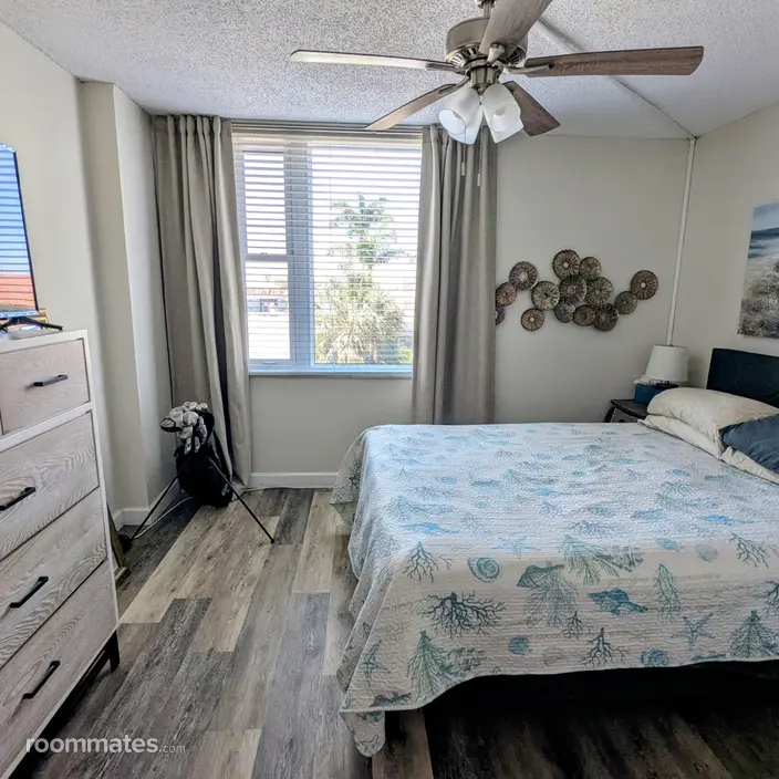 Room for rent in Clearwater Beach, FL $1500, condo