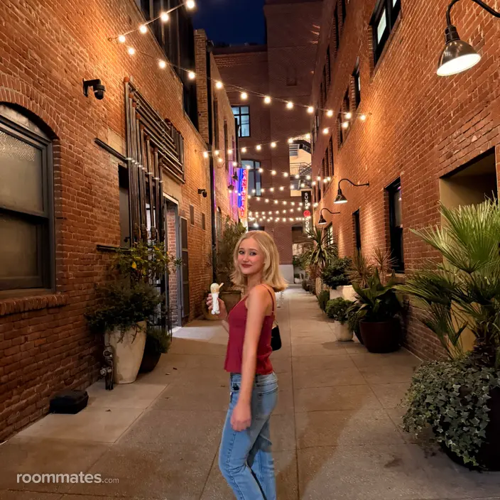 Roommate looking Glendale, CA, $1900