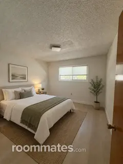 Room for rent in Riverside, CA $900, house