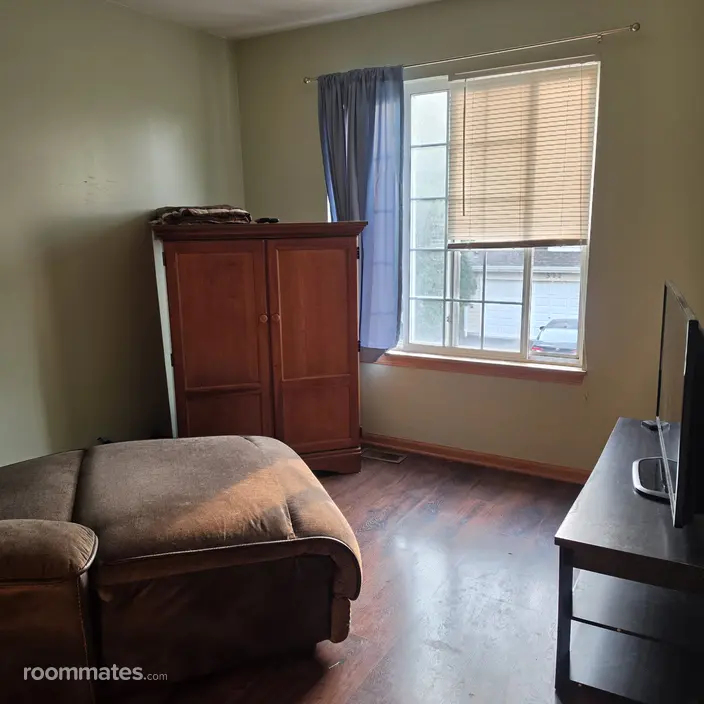 Room for rent in Fox Lake, IL $1100, townhouse