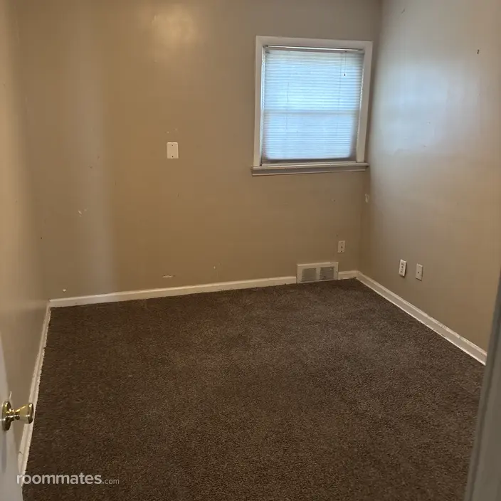 Room for rent in Redford Charter Township, MI $700, house