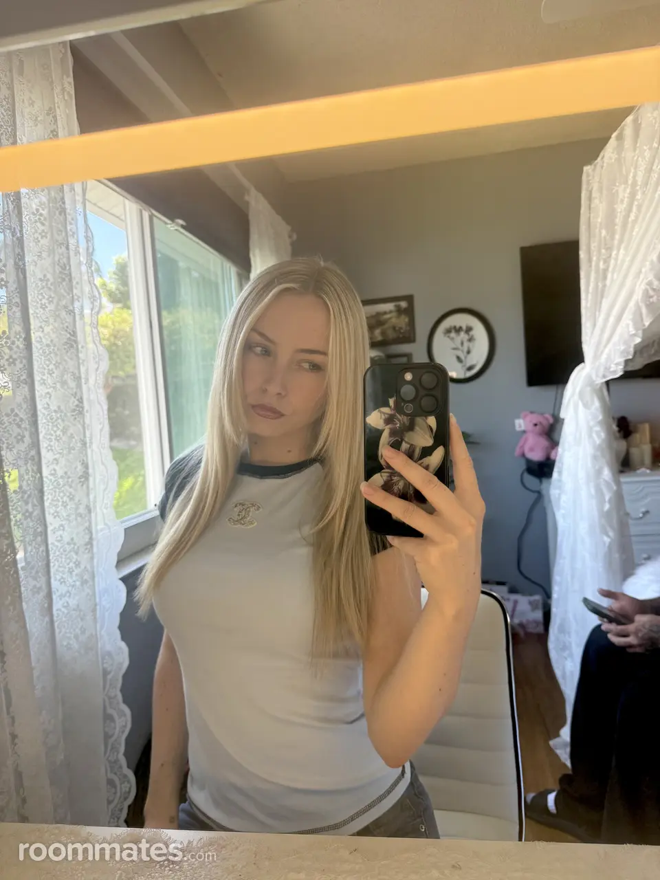 Profile photo 4 of 4