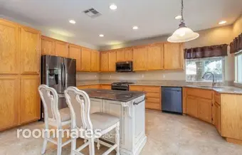 Room for rent in Lancaster, CA $900, house